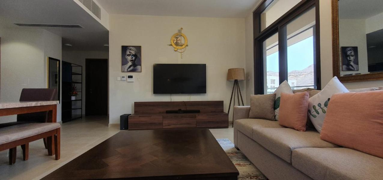One Elegant 1bhk In Bay 02 Apartment