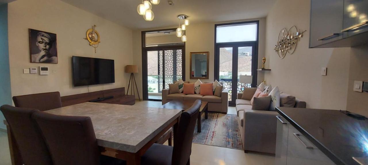 One Elegant 1bhk In Bay 02